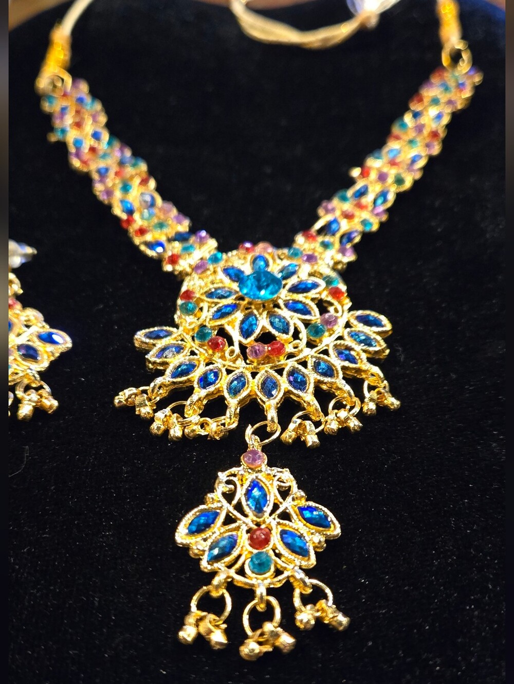 Colorful Statement Necklace Gold Tone With Muliticolored Glass Gems - Picture 5 of 7